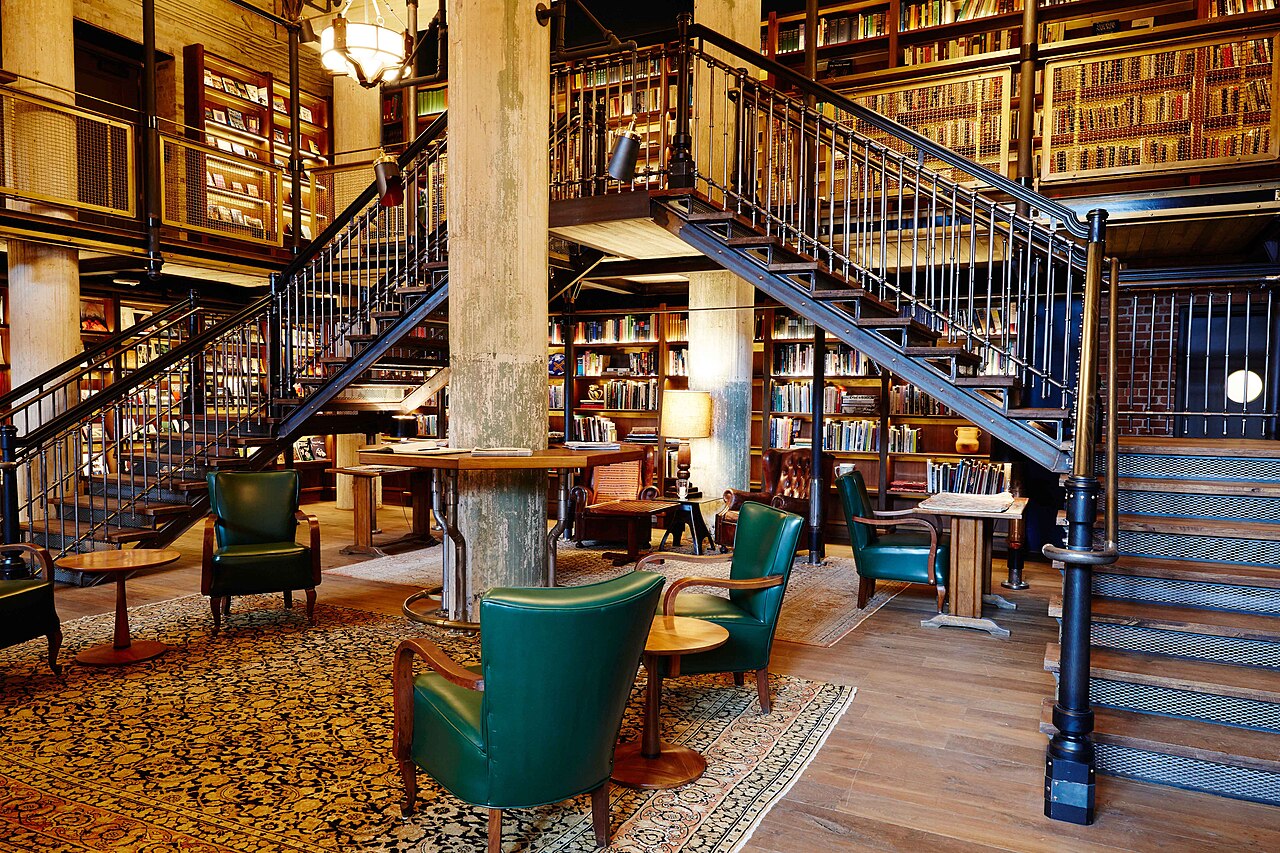 The Sternewirth library bar at Hotel Emma